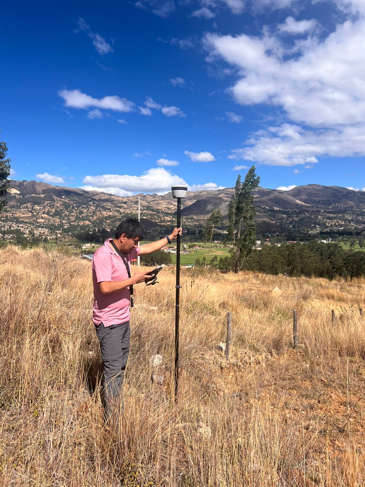 Medición topográfica con receptor GNSS en campo